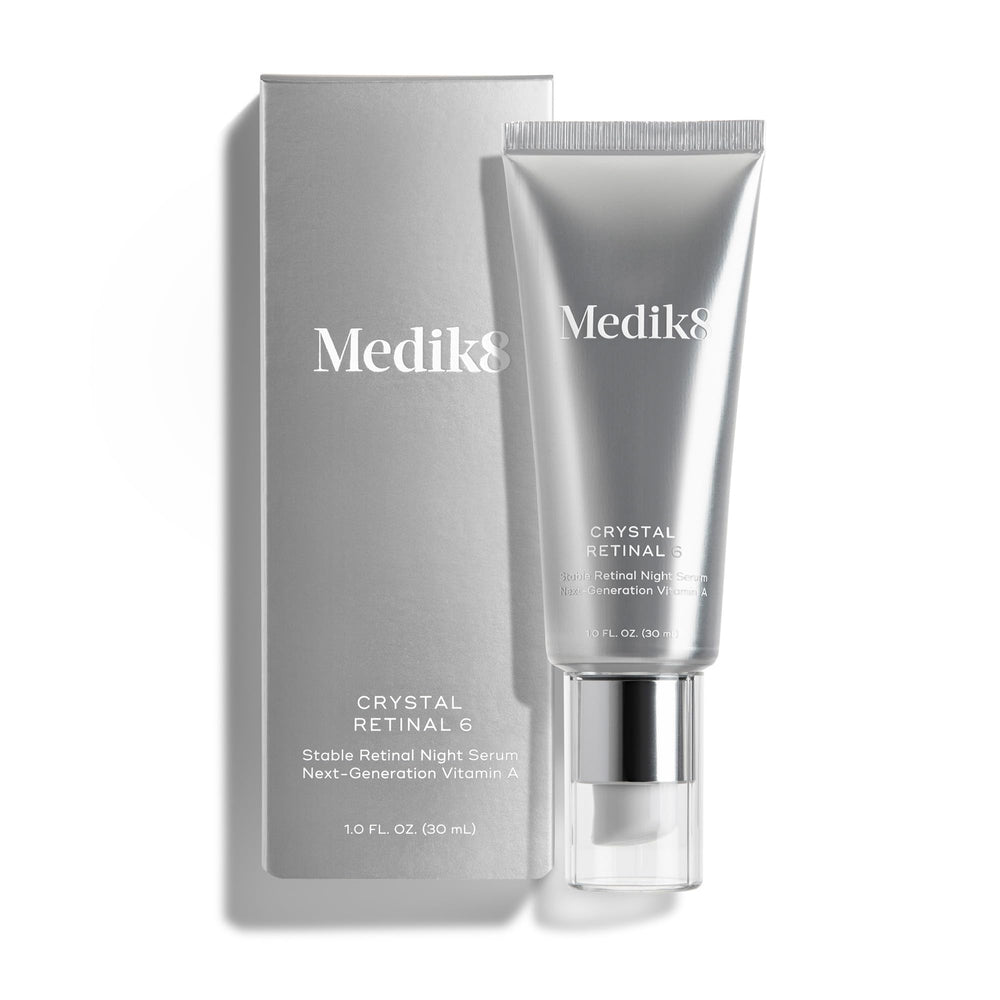 Flacon Medik8 Crystal Retinal 6 prêt pour le soin du soir et l'éclat.