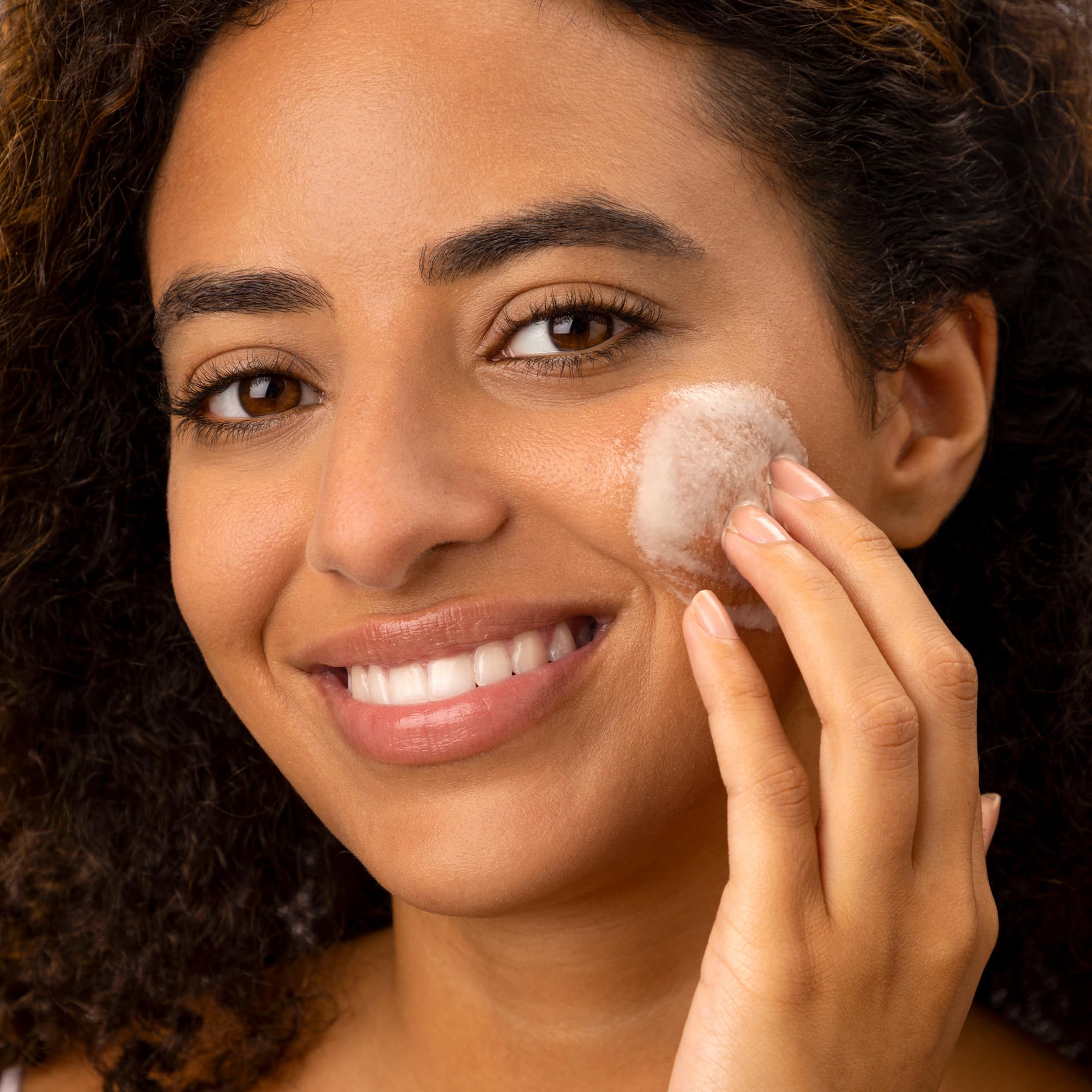 Medik8 Surface Radiance Cleanse, routine quotidienne anti-âge, usage matin et soir.