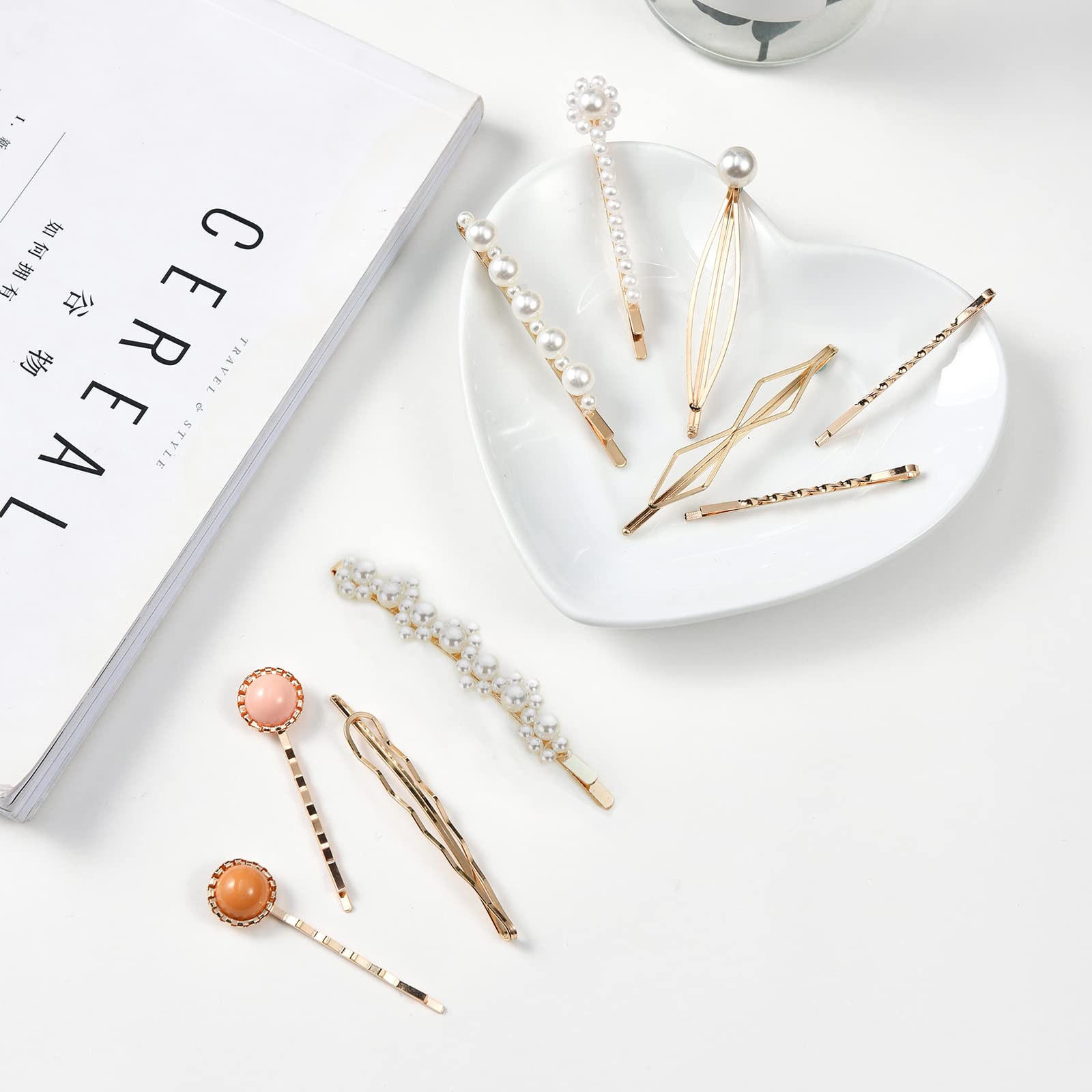 Barrettes Mehayi finition brillante pour sublimer les coiffures quotidiennes.