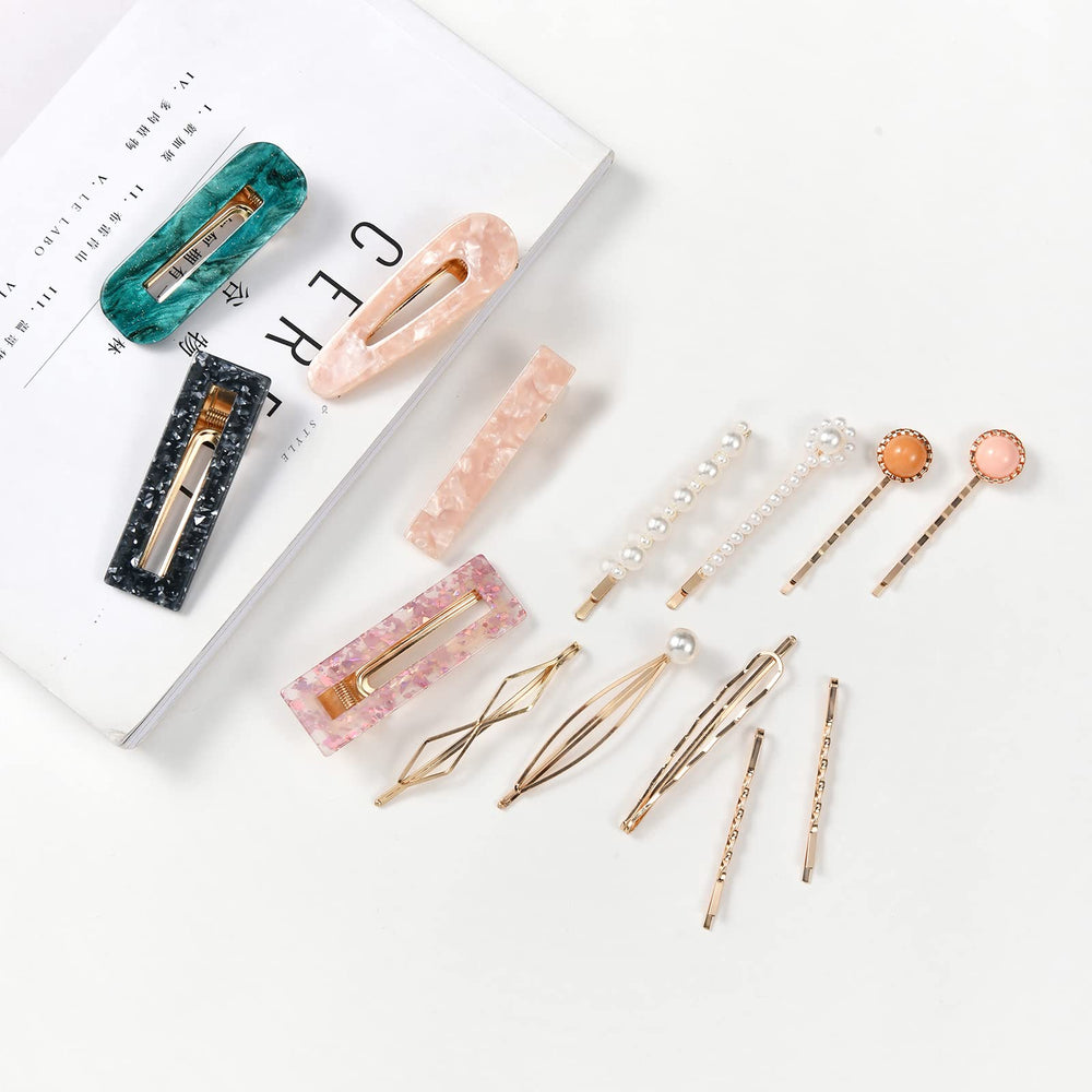 Barrettes geometriques creuses dorees Mehayi apportent une touche chic.