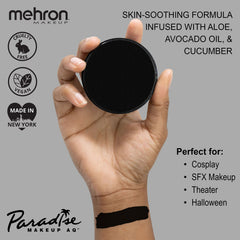 Mehron Paradise AQ Pro sur la peau pour des couleurs précises et homogènes.