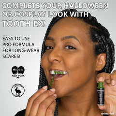 Mehron-teinte-dentaires-noire-dents-chrome évoque un rendu métallique élégant sur les dents.
