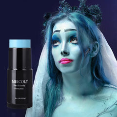 MEICOLY échantillon teinte bleu clair sur peau – rendu uniforme.