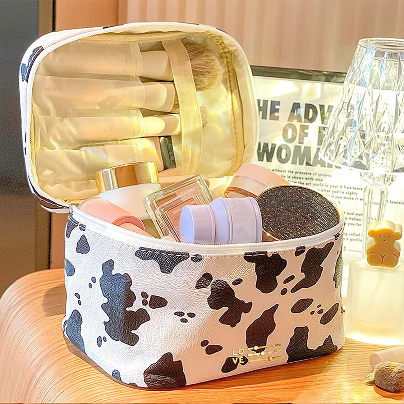 Usage polyvalent Meiyuuo: cosmétique, trousse de toilette, rangement.