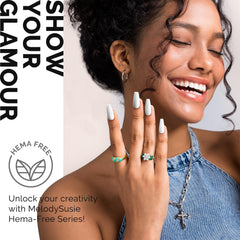 MelodySusie Fini brillant et longue durée sur ongles soignés.