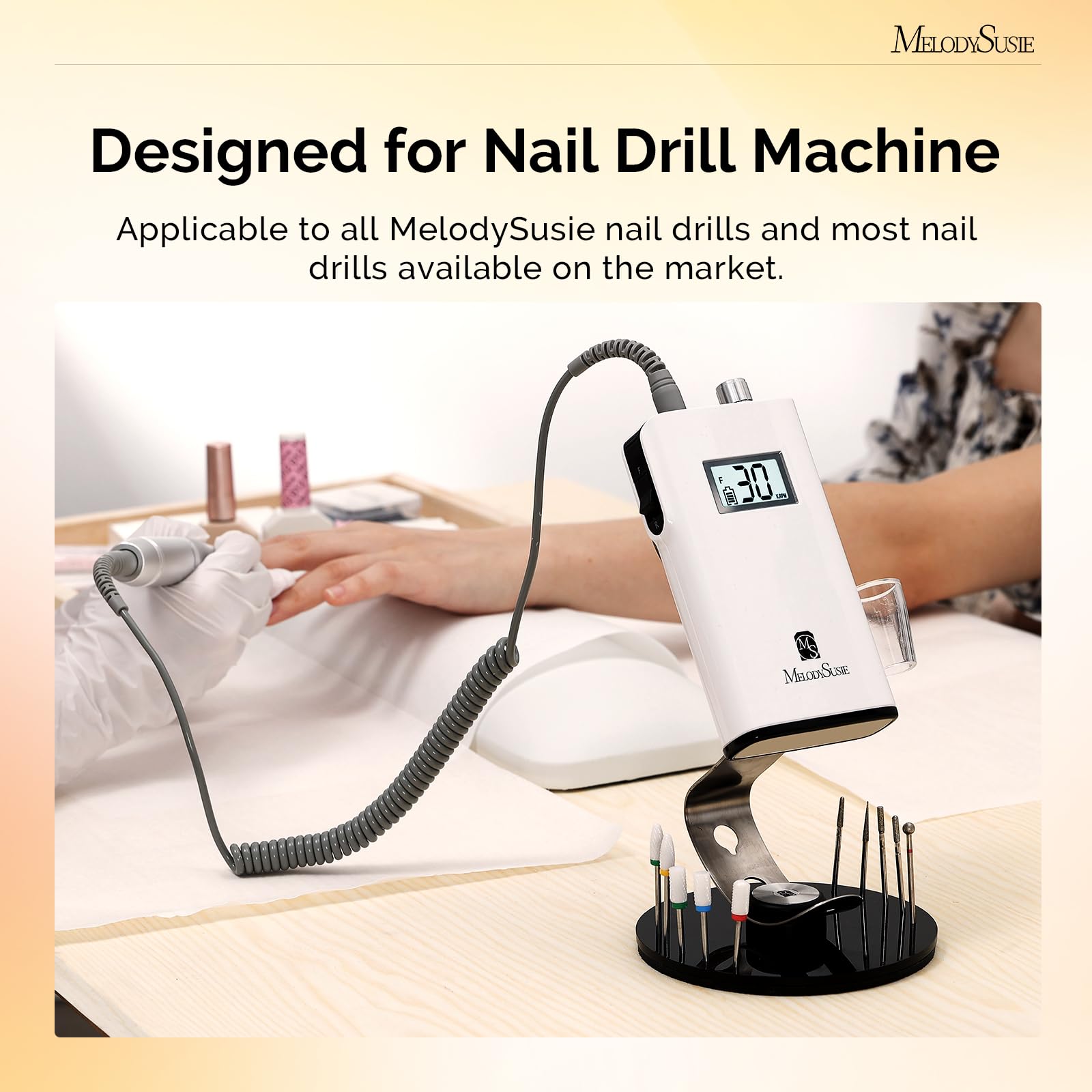 Organisation du poste de travail MelodySusie pour ongles et outils