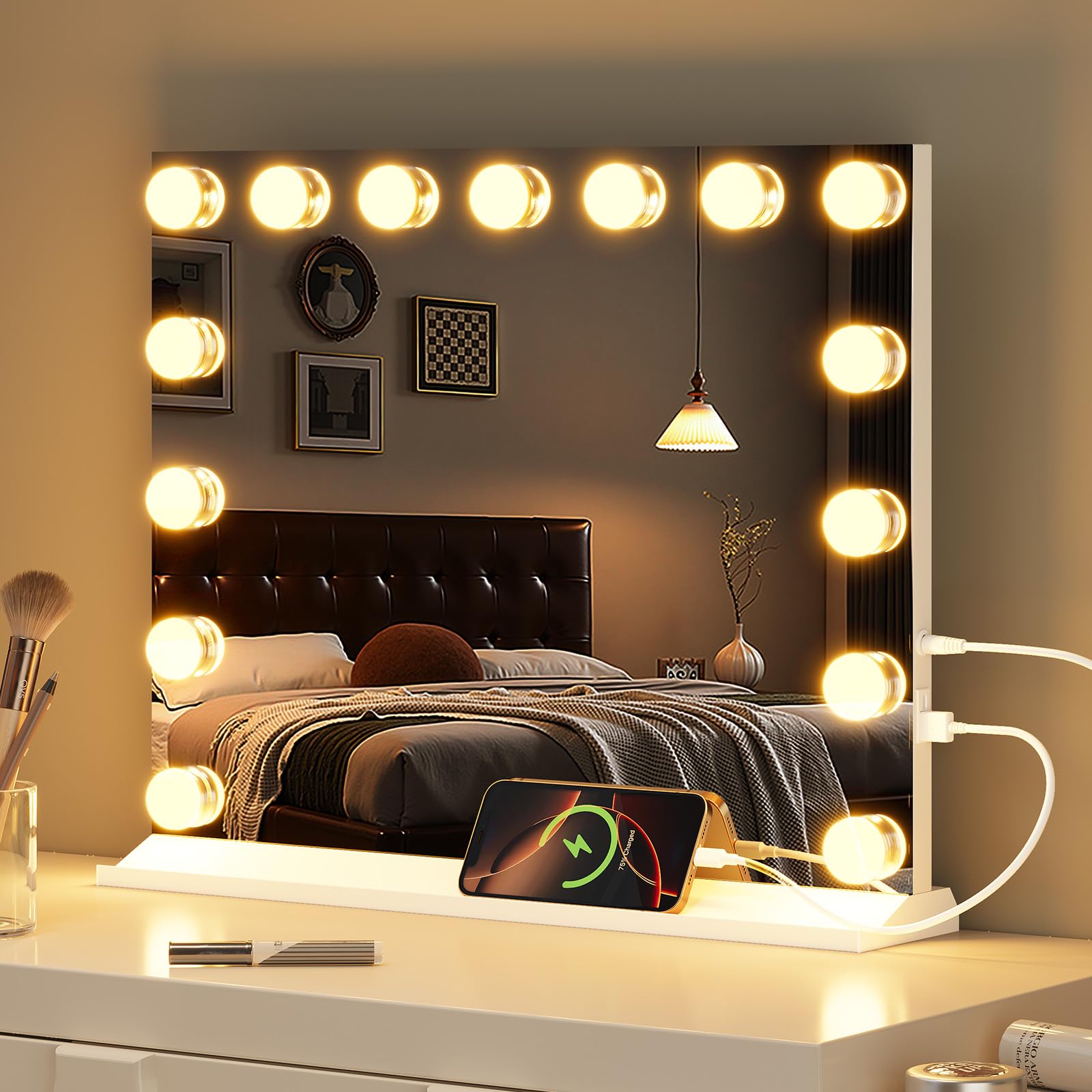 Miroir Memobarco vanité lumineux sur table pour maquillage précis.