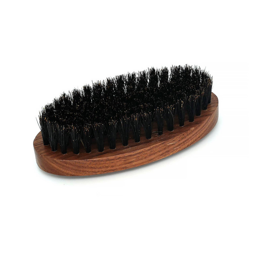 Format portable pour voyage: brosse barbe Menesia à emporter.