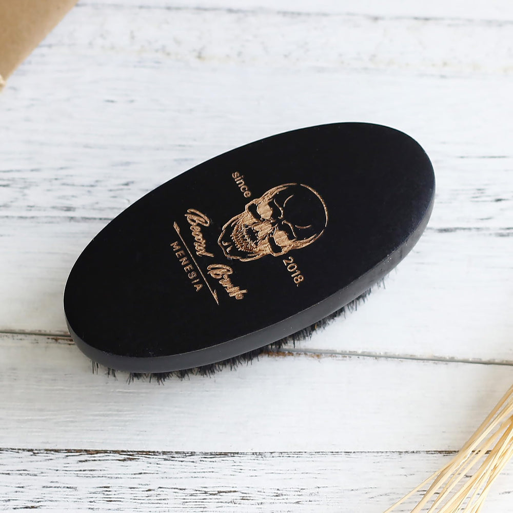 Brosse Menesia barbe usage quotidien et mobilité facile.
