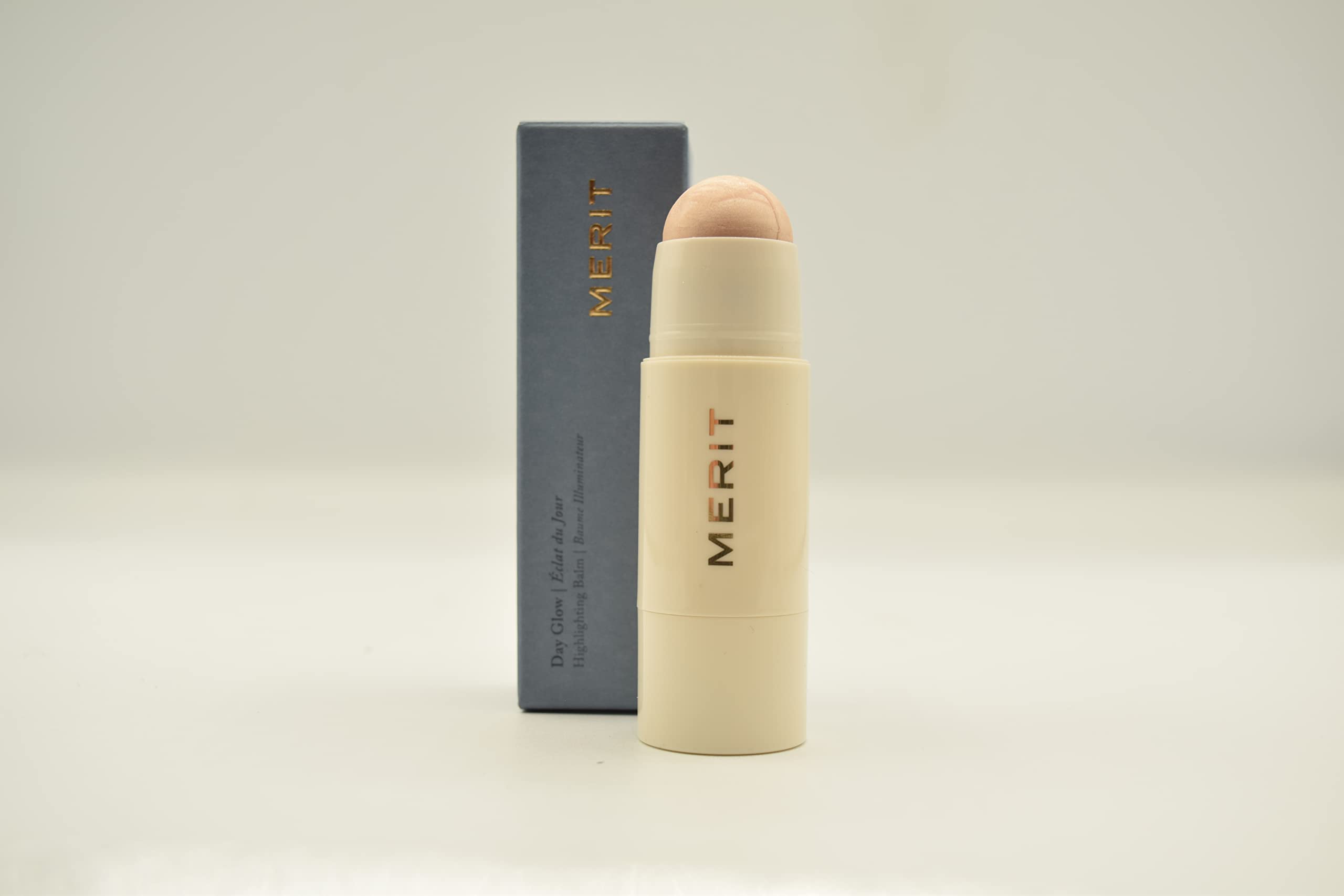 MERIT baume hydratant cava — peau hydratée et lumière subtile pour le quotidien.