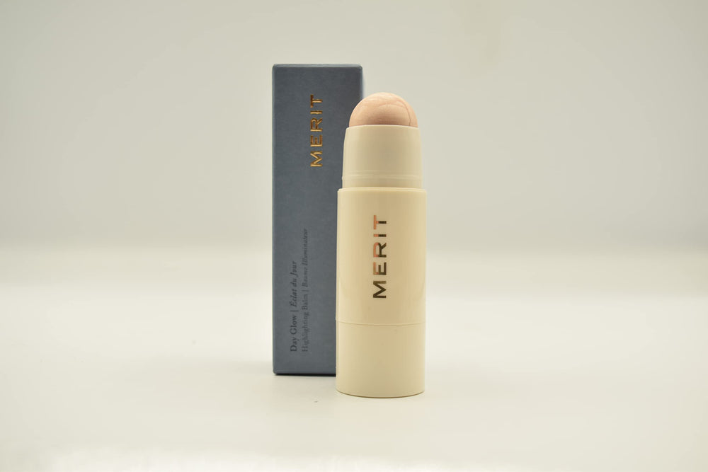 MERIT baume hydratant cava — peau hydratée et lumière subtile pour le quotidien.