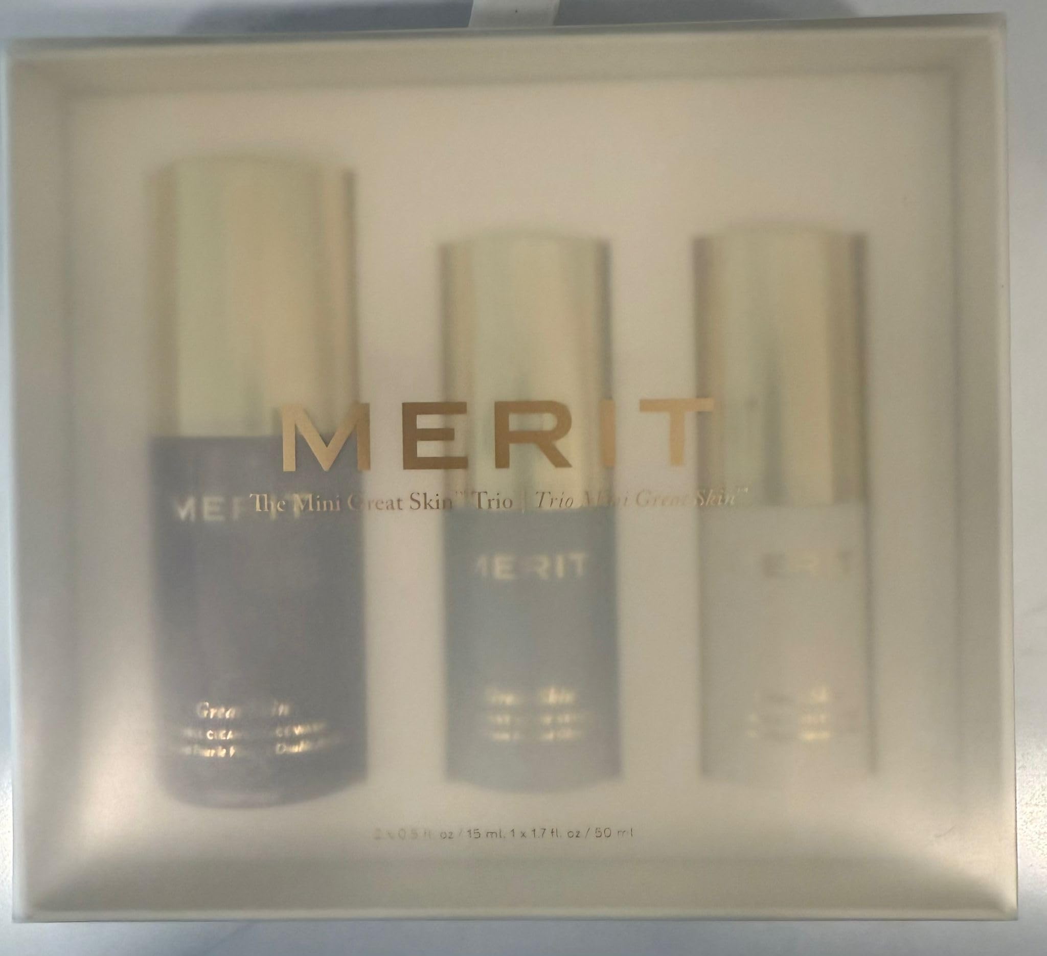 Merit Sérum Éclat Instantané offre éclat et hydratation rapide.