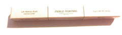 Merle Norman Lip Pencil Plus Spiced Sachet, teinte burgundy, apporte chaleur et profondeur.