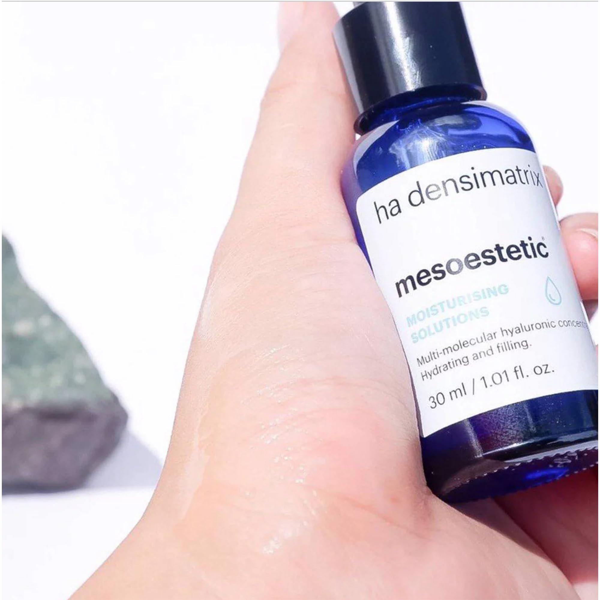 Cette hydratation légère laisse la peau douce et lumineuse.