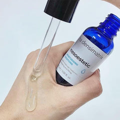 La pipette de Mesoestetic HA Densimatrix Concentrate permet une application précise.