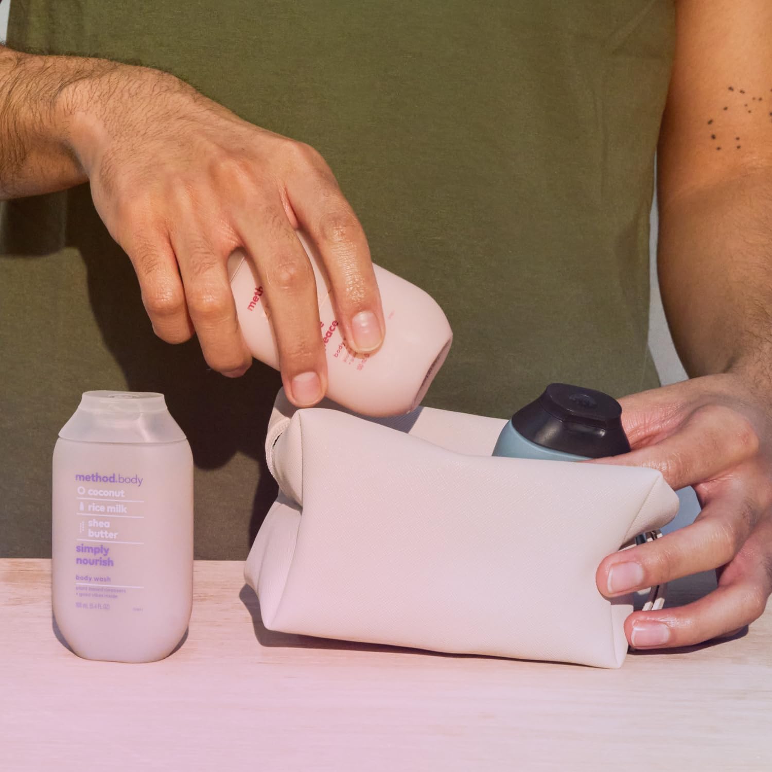 Bouteille Sea + Surf Method, accents marins pour une douche rafraîchissante.