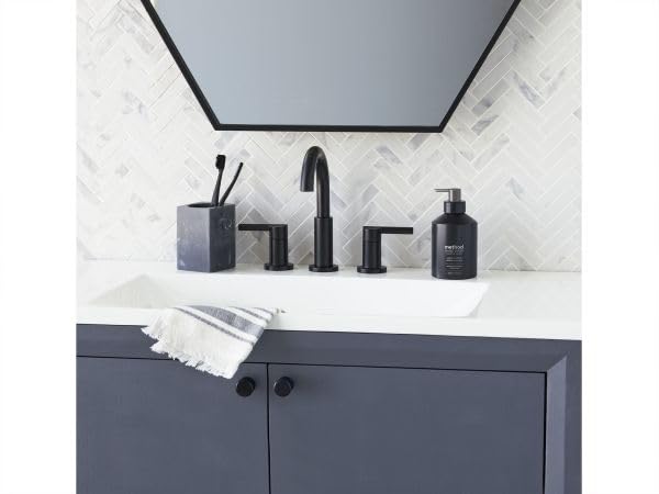 Bouteille Method 295 ml, design élégant pour lavabo.