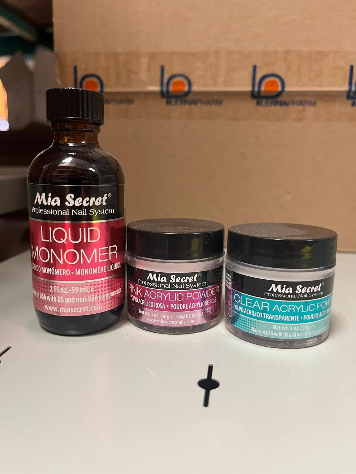 Mia Secret poudre acrylique transparente 1 oz pour une finition claire.
