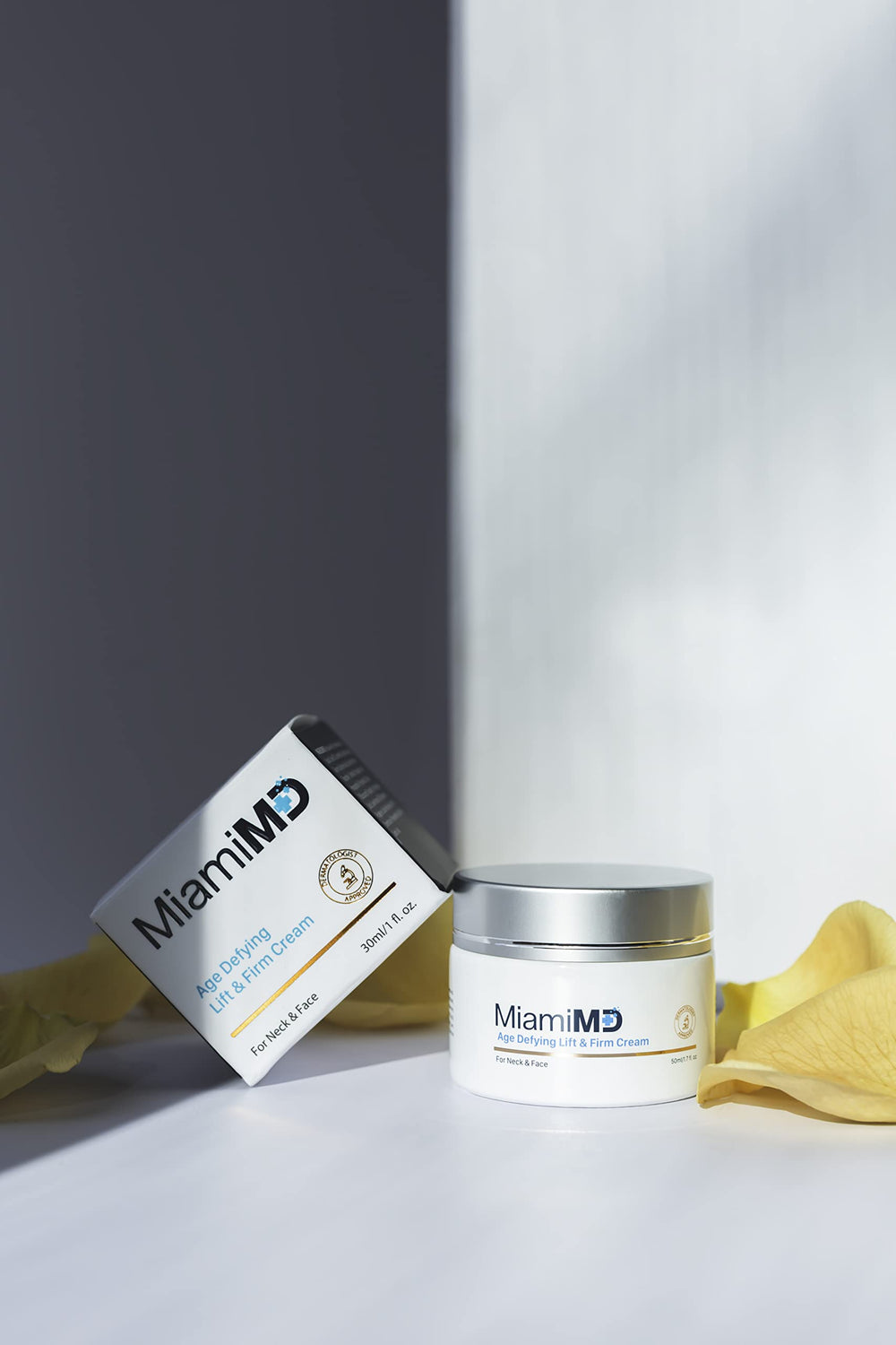 MiamiMD texture veloutée hydrate profondément et lisse la peau.