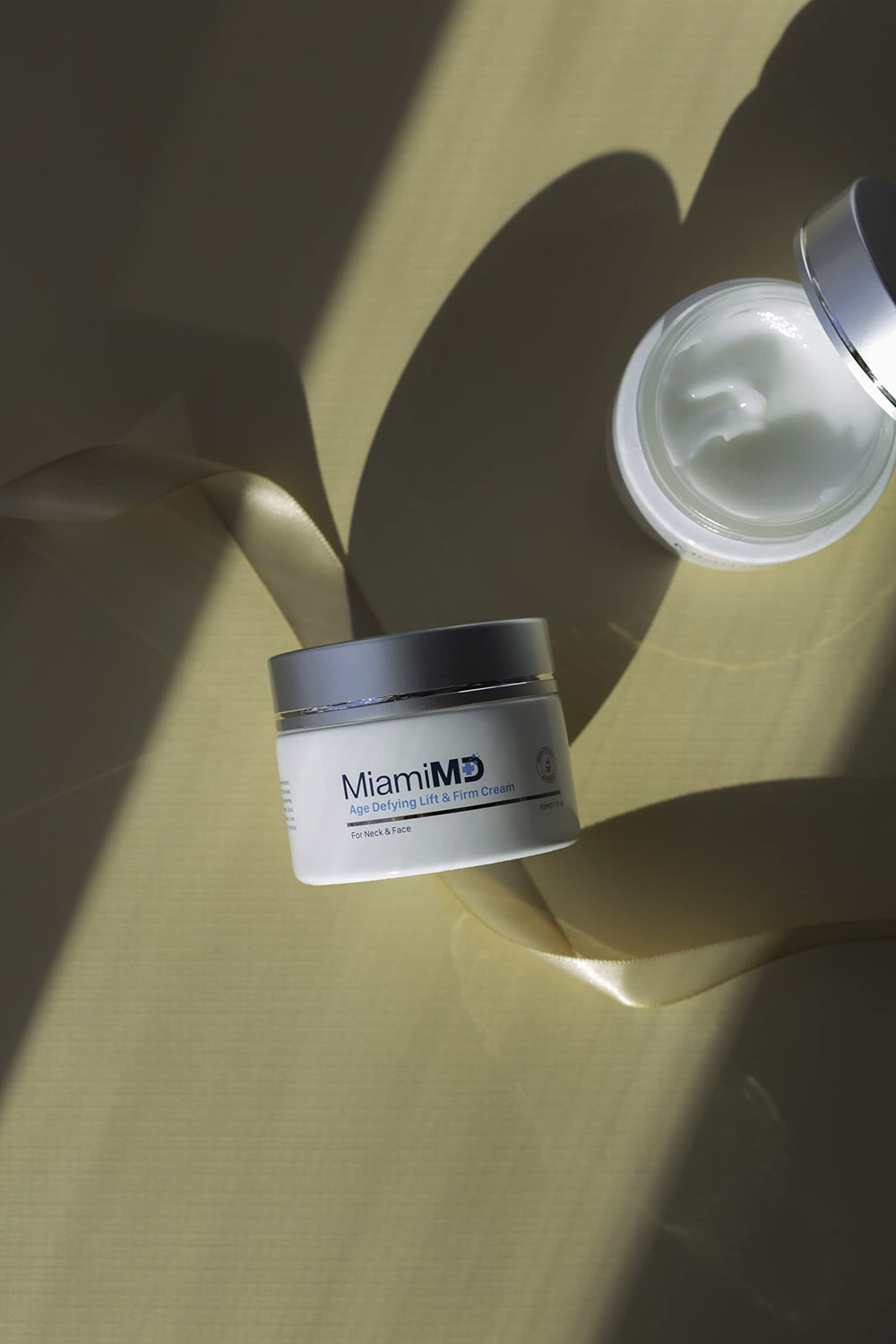 MiamiMD routine quotidienne avec massage ascendant pour absorption optimale.