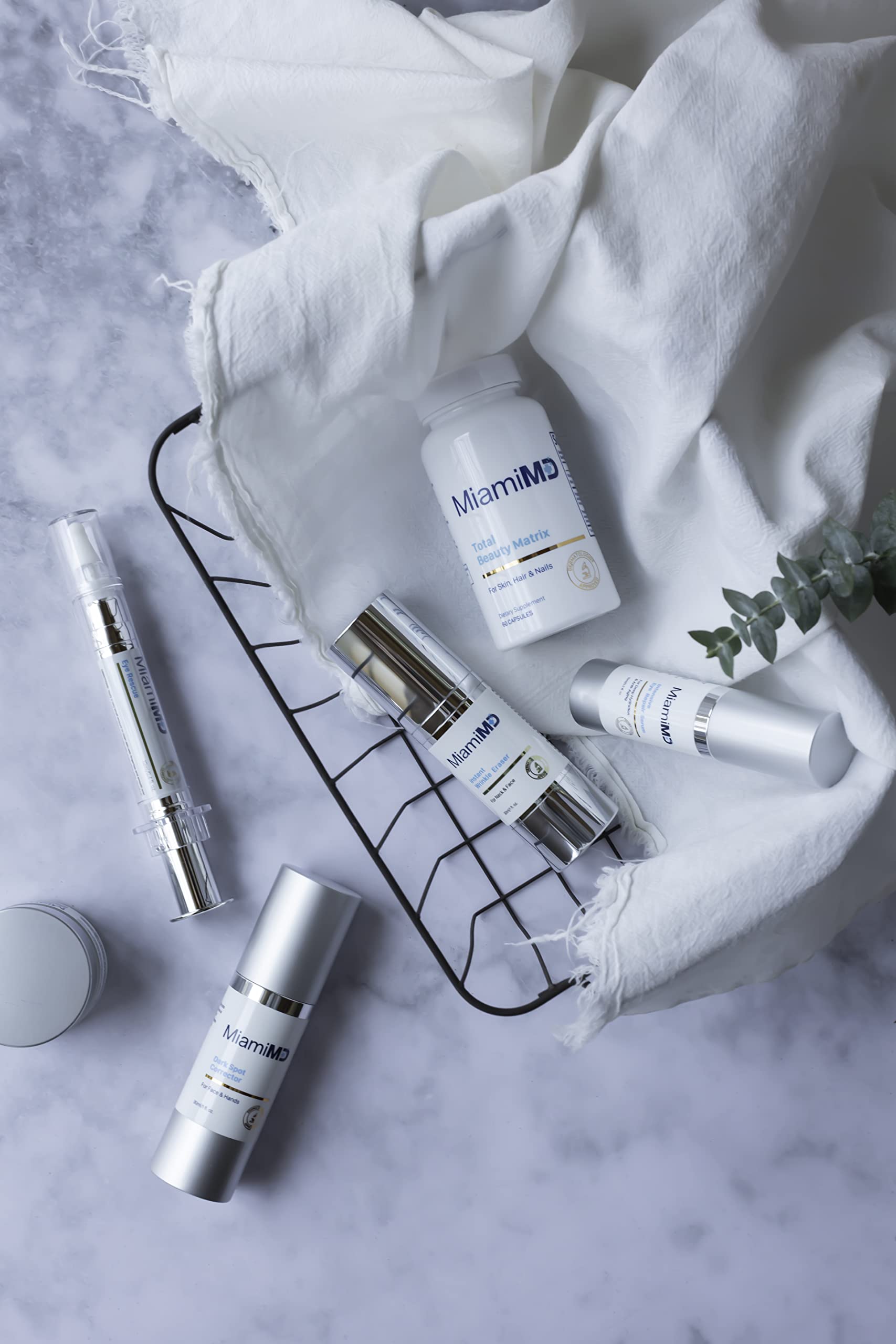 Sérum Yeux MiamiMD, usage quotidien, convient à tous types de peau.