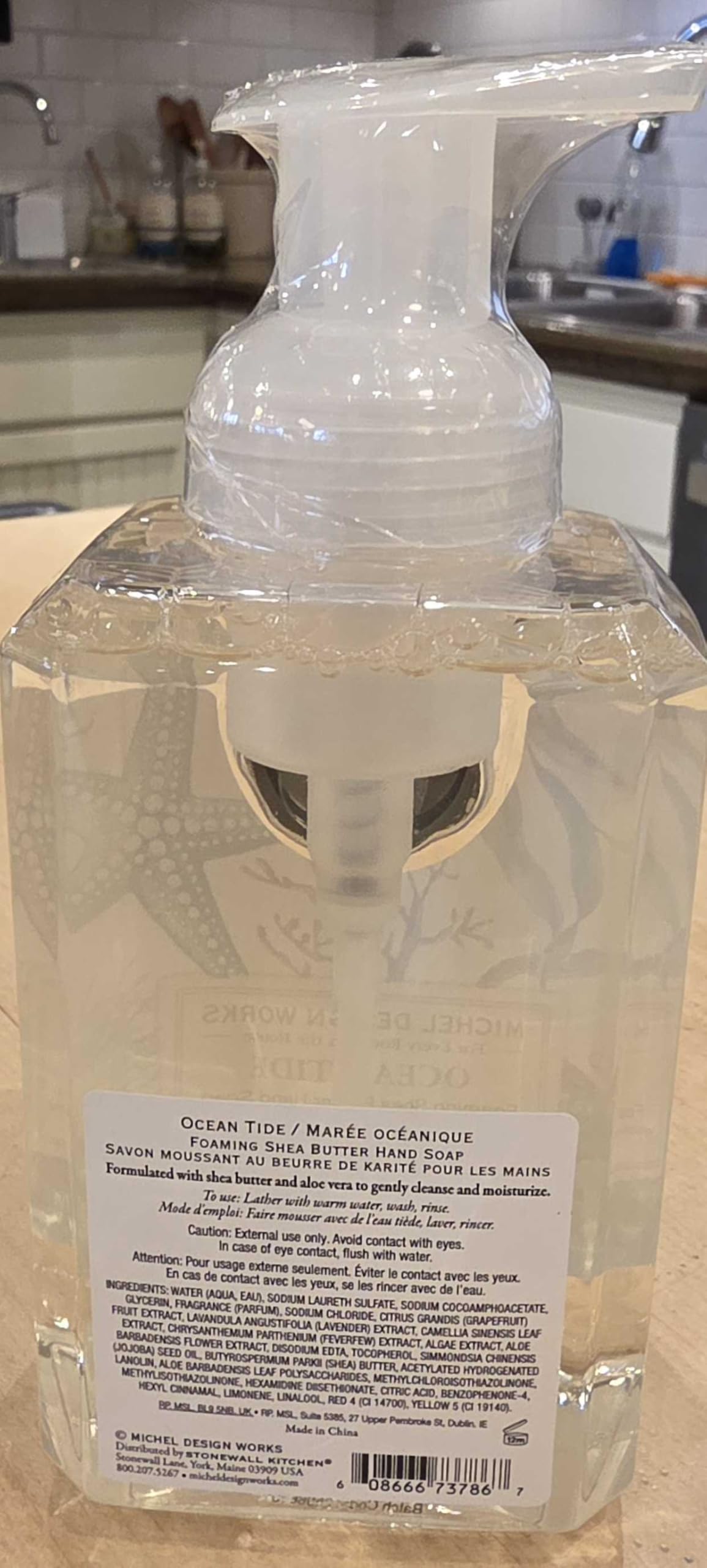 Parfum océan avec melon et muguet pour une ambiance fraîche.