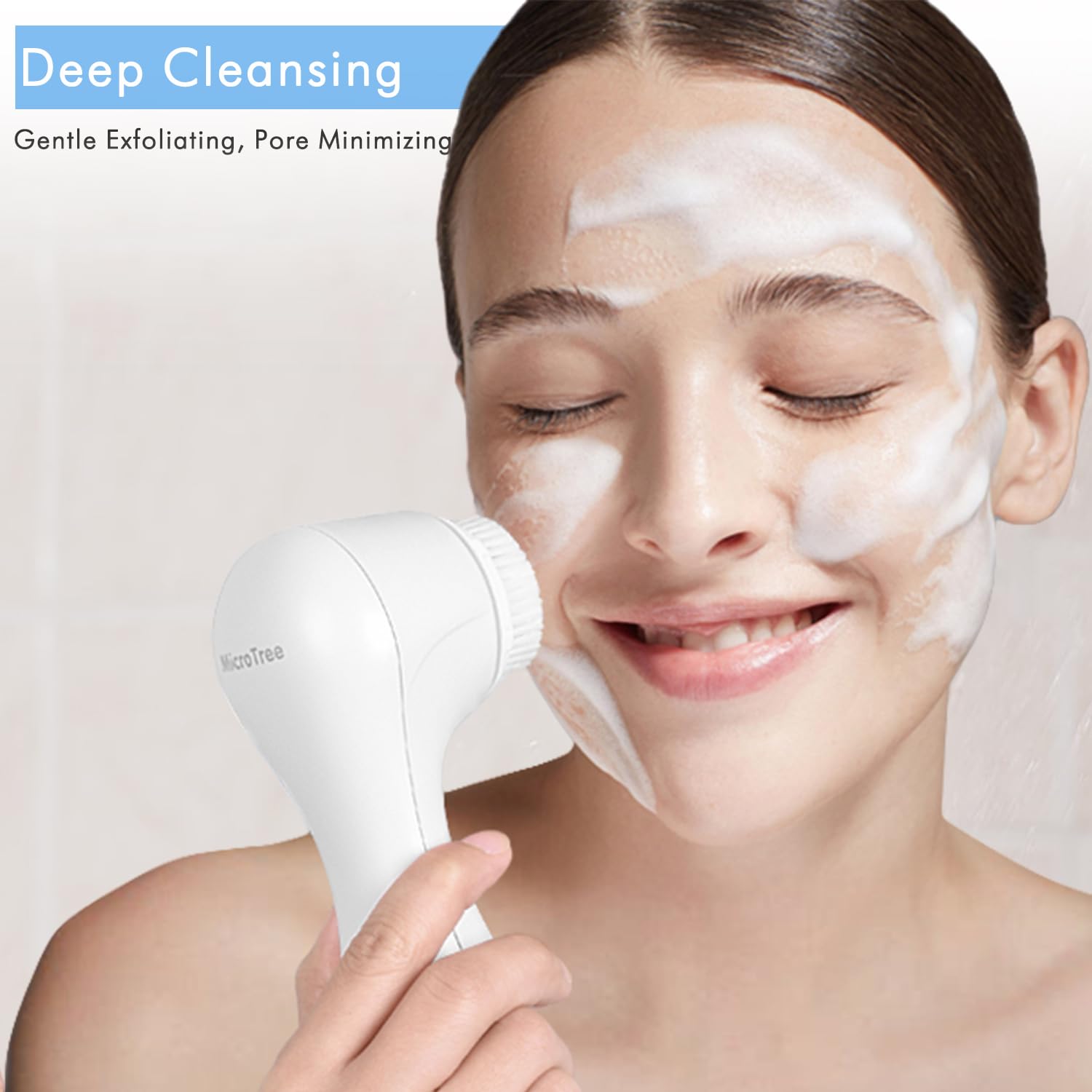 Microtree – brosse visage en main, prêt pour une routine rapide