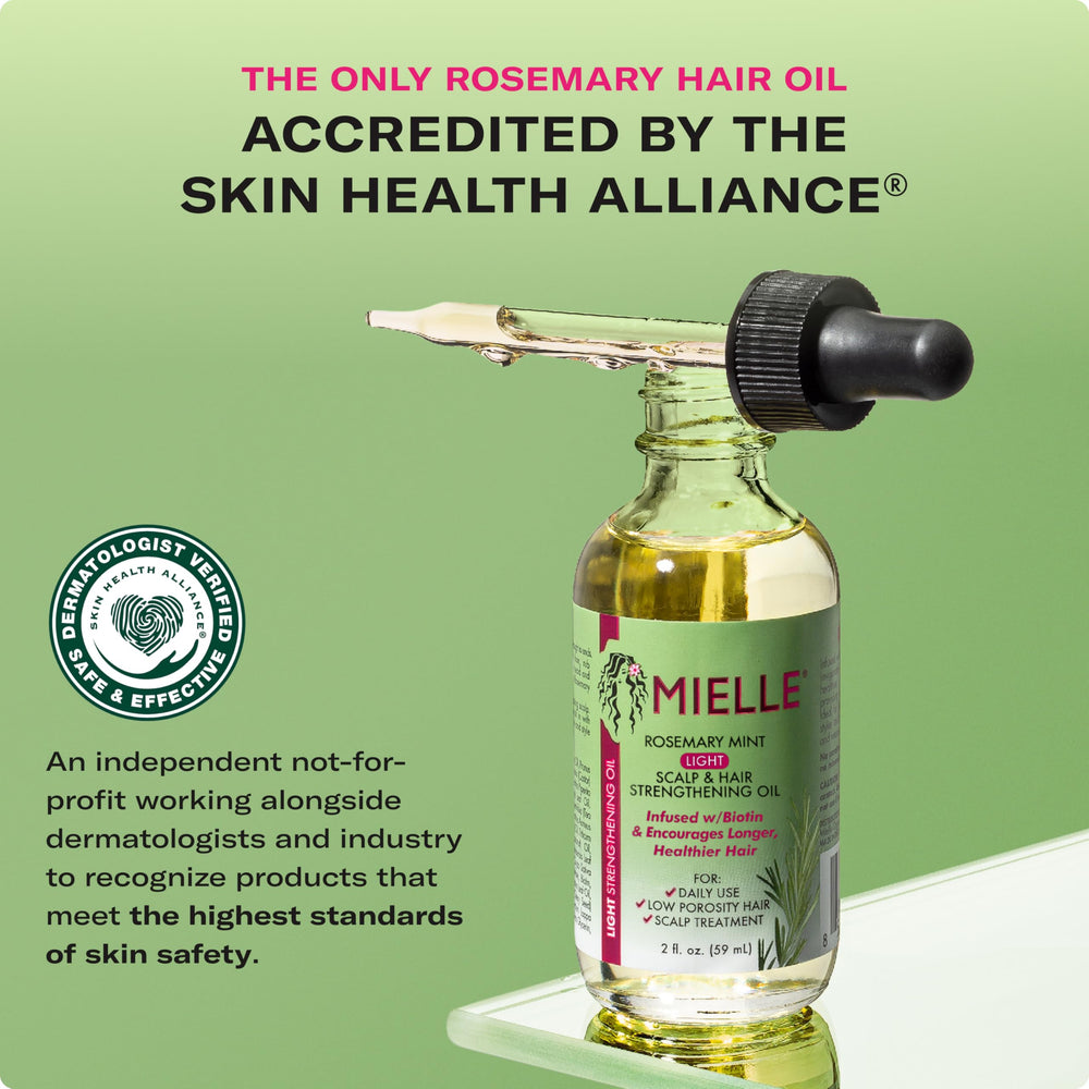 Biotine et romarin dans Mielle Organics, potentiel soutien à une chevelure plus dense.