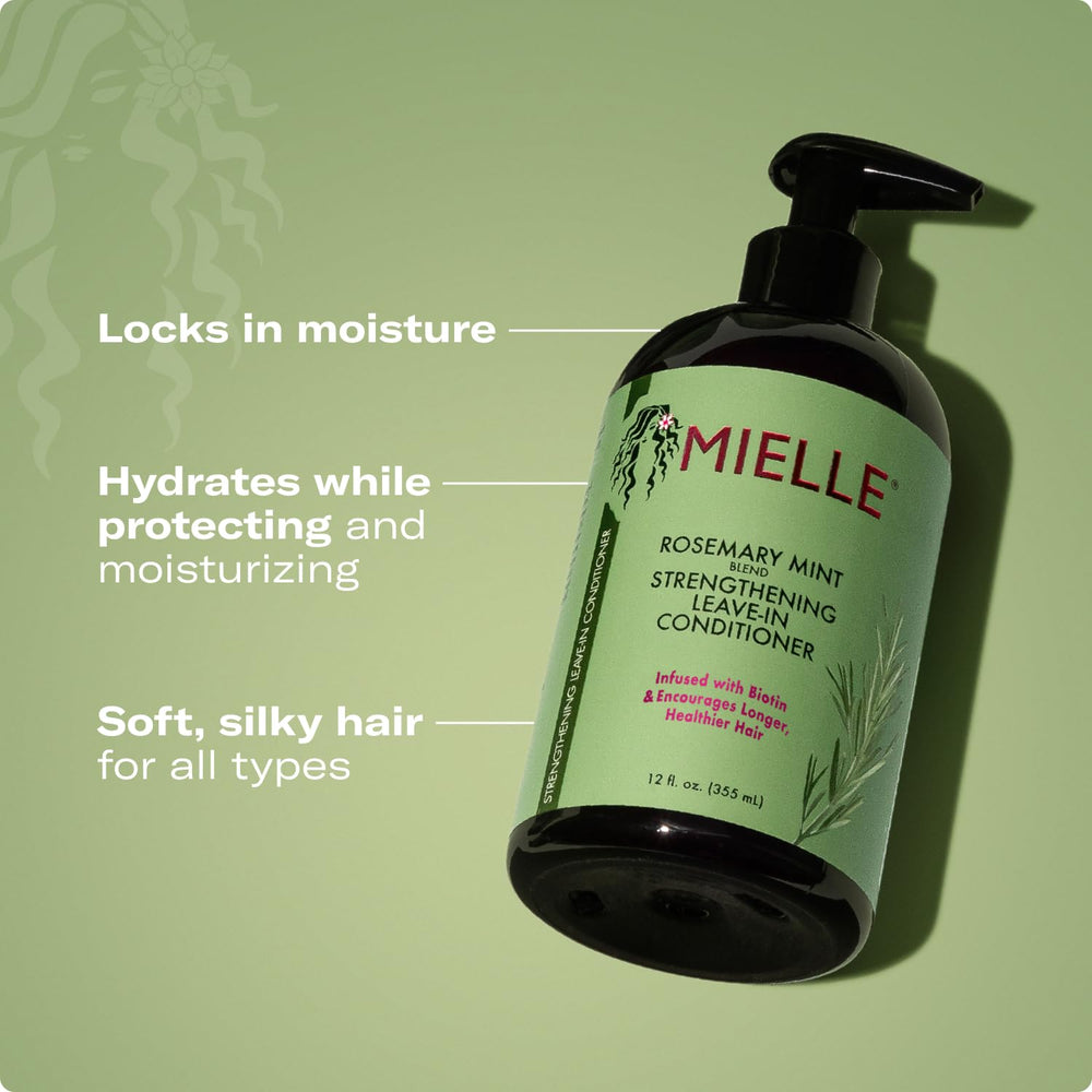 Cheveux humides après lavage, distribution uniforme du soin Mielle Organics.