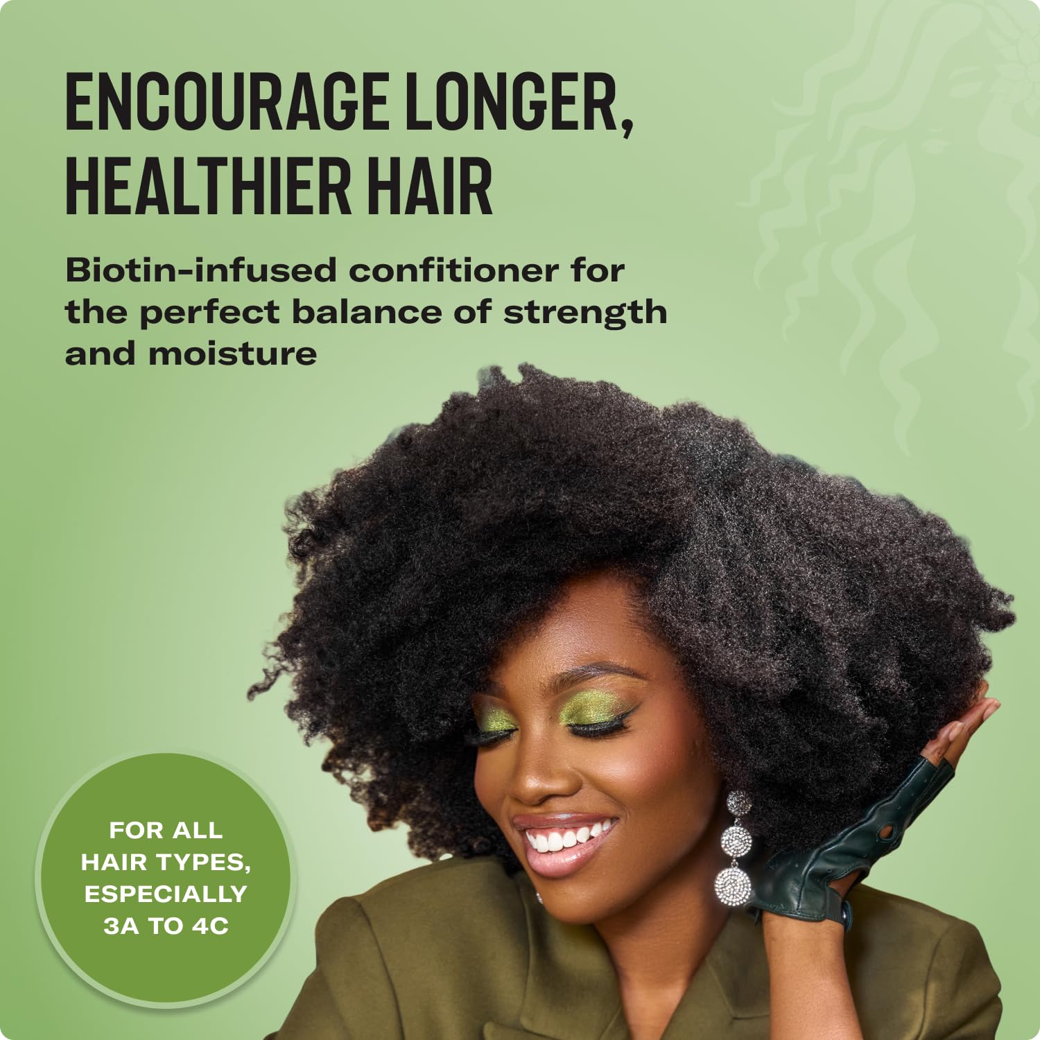 Mielle Organics Romarin Menthe – application mains sur cheveux humides revitalisant le cuir chevelu