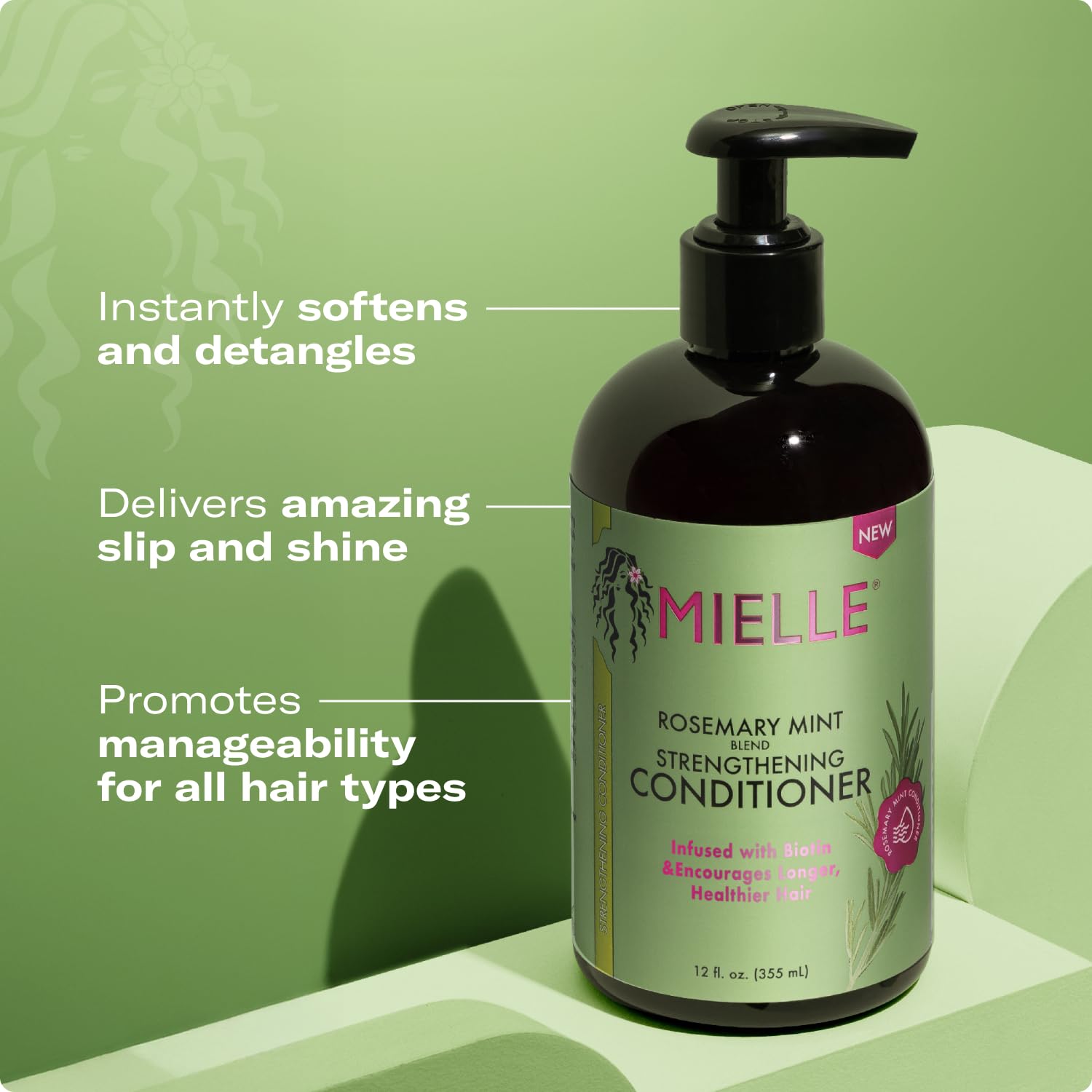 Démêlage facilité sur cheveux bouclés avec le conditionneur Mielle Organics.