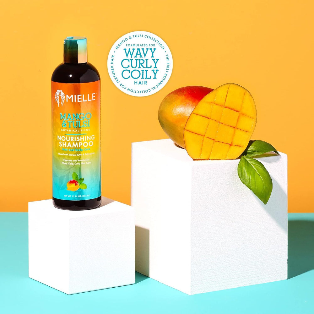 Shampoing Mango et Tulsi Mielle rafraîchit et revitalise le cuir chevelu.