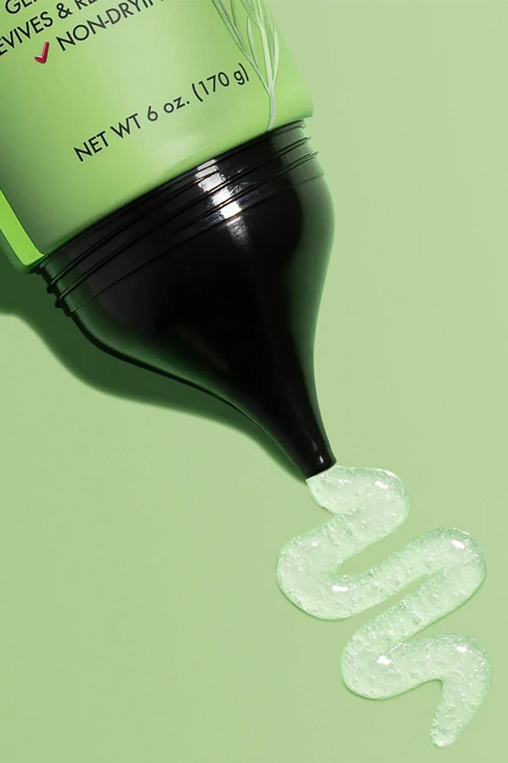 Massage du cuir chevelu avec le gommage Mielle Organics