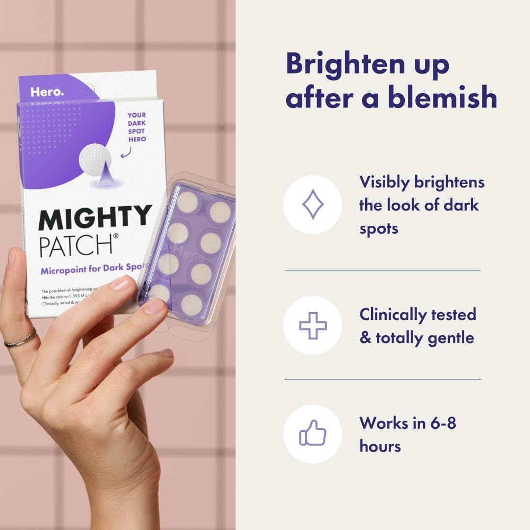 Patch Mighty Patch Micropoint posé sur une tache sombre.