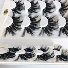 Cils faits main MIKIWI, artisanat précis et finition soignée.