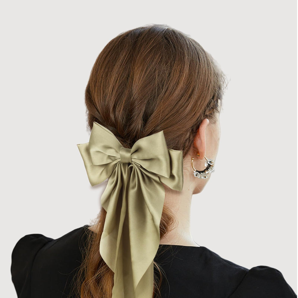 Noeud cheveux satin imprimé leopard Mikoniko, touche tendance et sûr pour les fêtes.