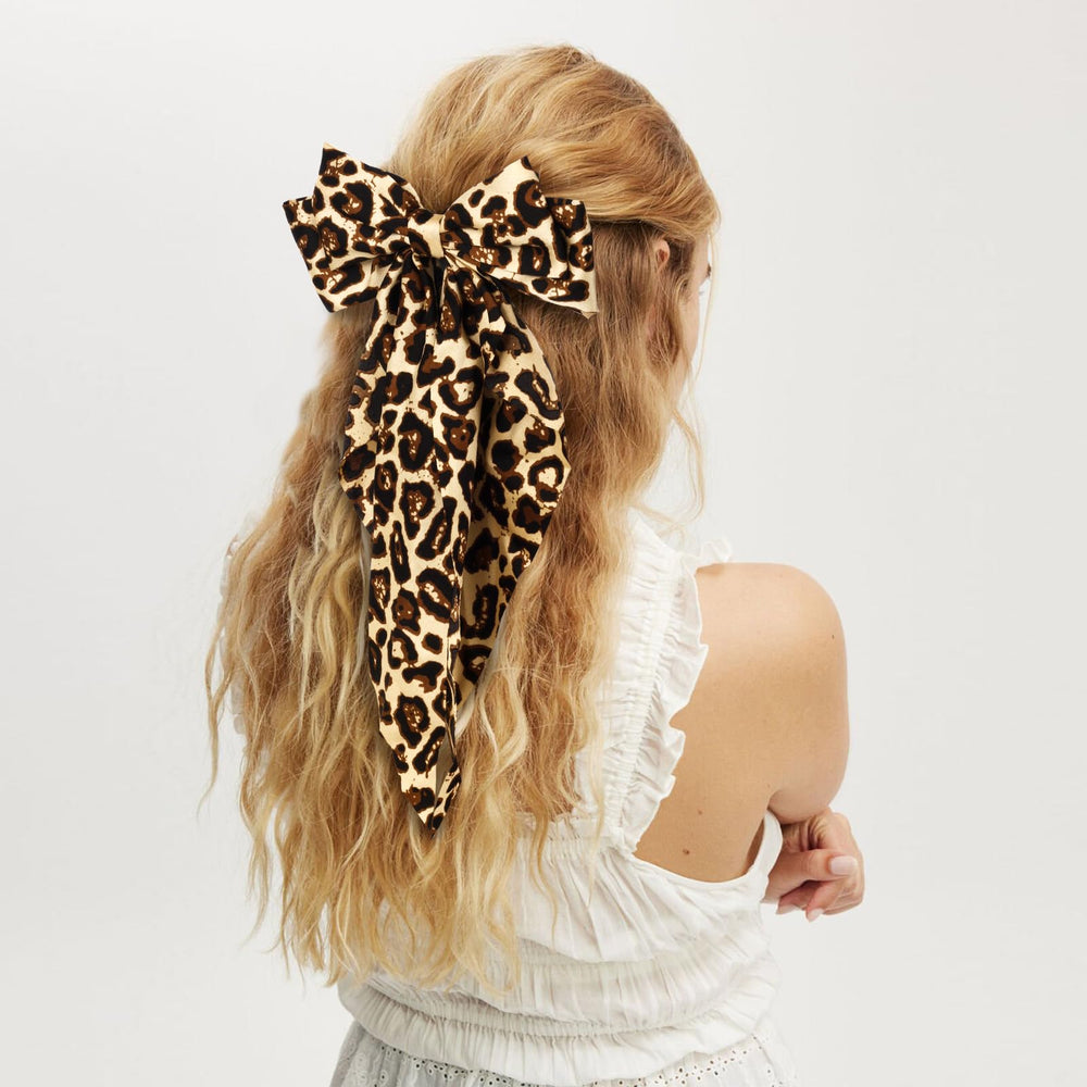 Noeud cheveux satin vert Mikoniko, couleur vibrante pour rehausser n'importe quelle tenue.