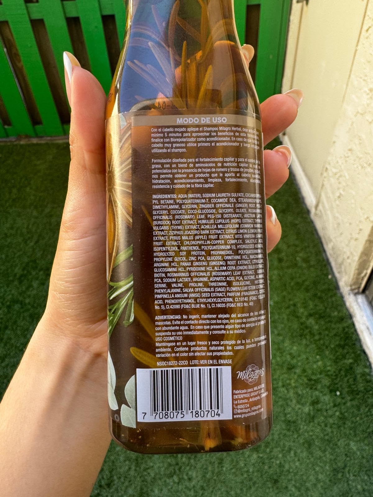 Shampoing Milagros apparence cheveux propres – impression de propreté et de vitalité