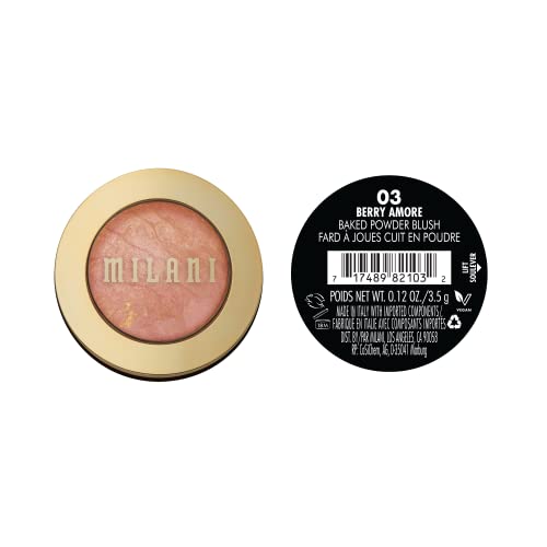 Échantillon sur la joue de Milani Baked Blush Berry Amore révèle une teinte rosée lumineuse.