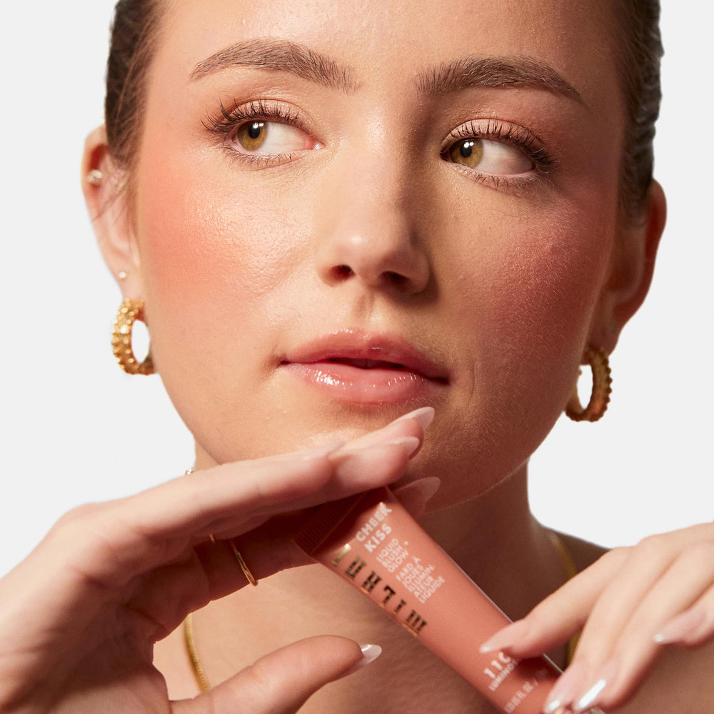 Milani Cheek Kiss – application précise avec coussin pour un rendu homogène.
