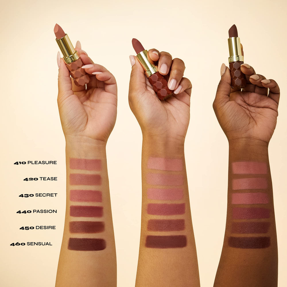 Milani Color Fetish Matte Lipstick Passion, swatch sur peau révélant couleur et velours.