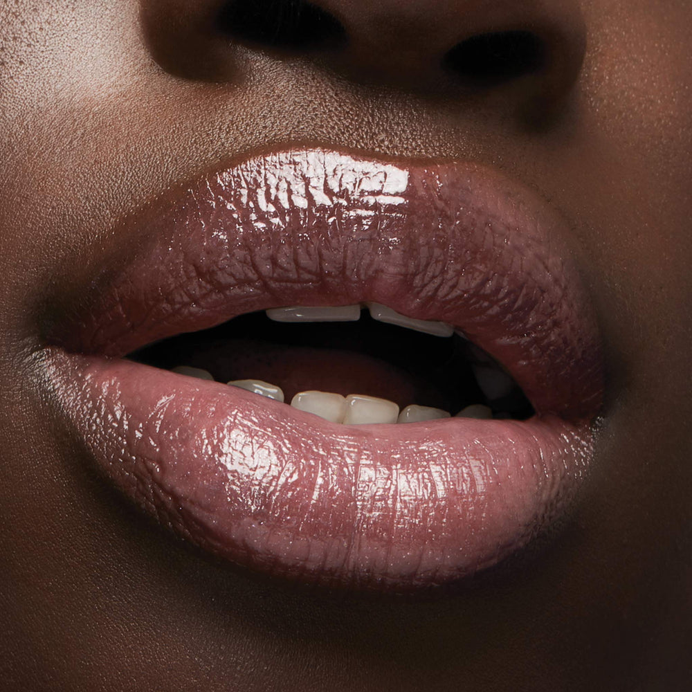 Milani brillant à lèvres teinte neutre polyvalente.