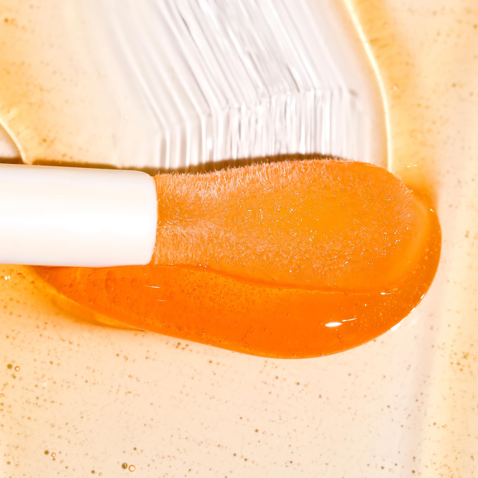Milani Lip Oil — application directe sur les levres pour hydrater.