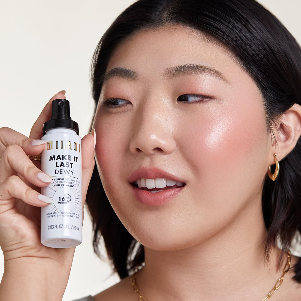 Format voyage pratique avec deux flacons Milani Make It Dewy.
