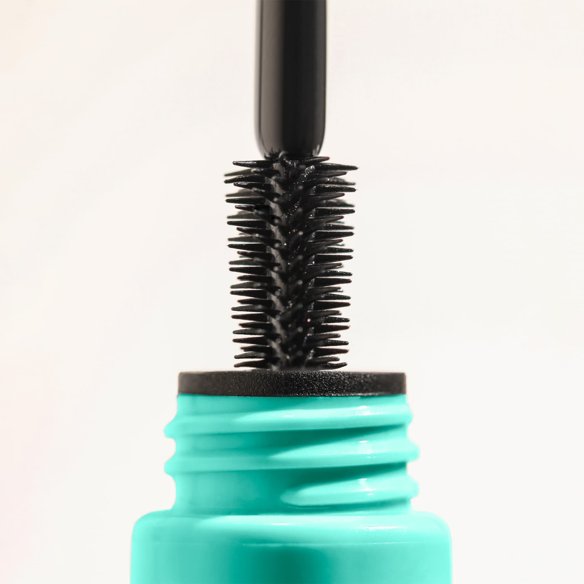 Milani Mascara – soin nourrissant au beurre de karité.