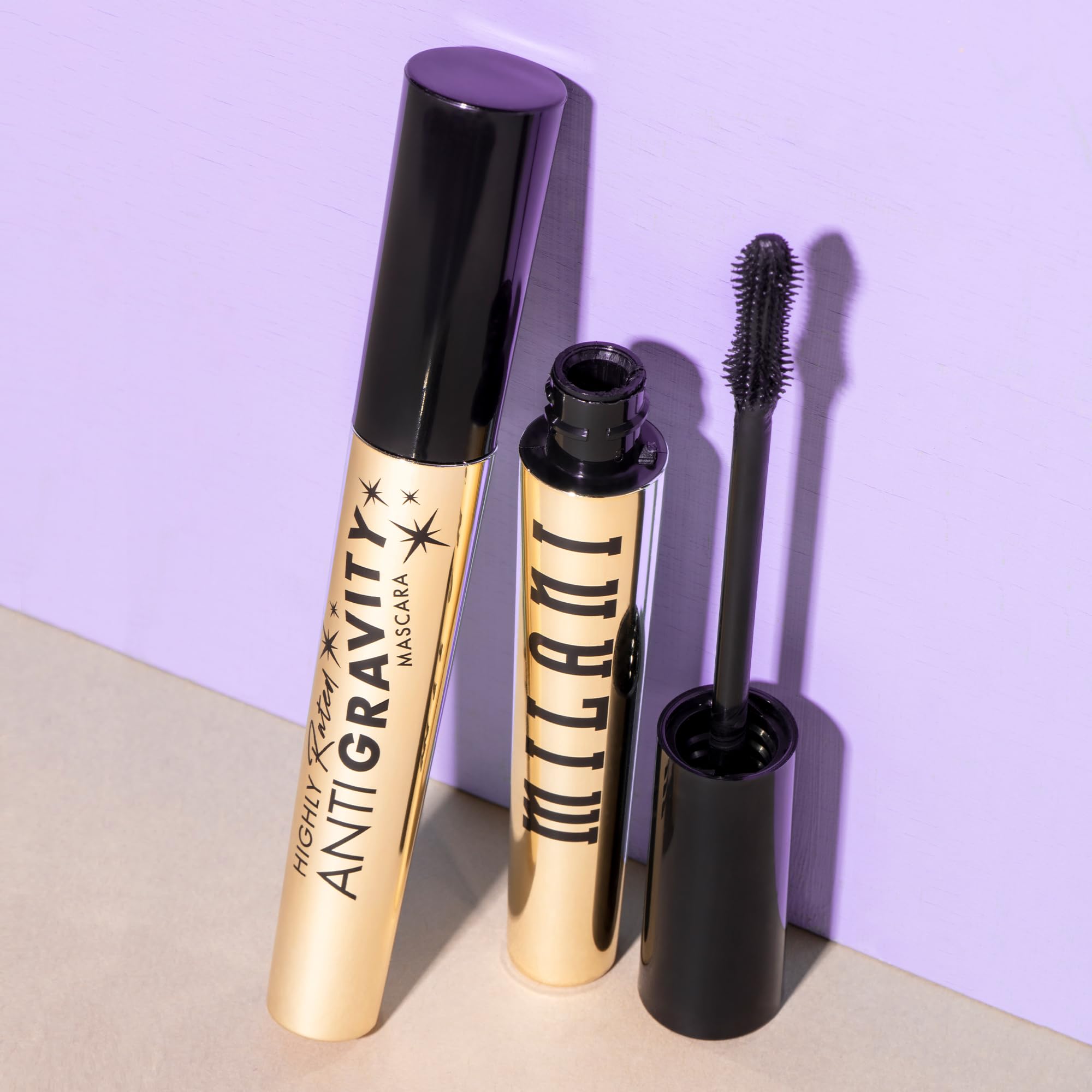 Milani Mascara tient jusqu'à 24 heures sans bavure.
