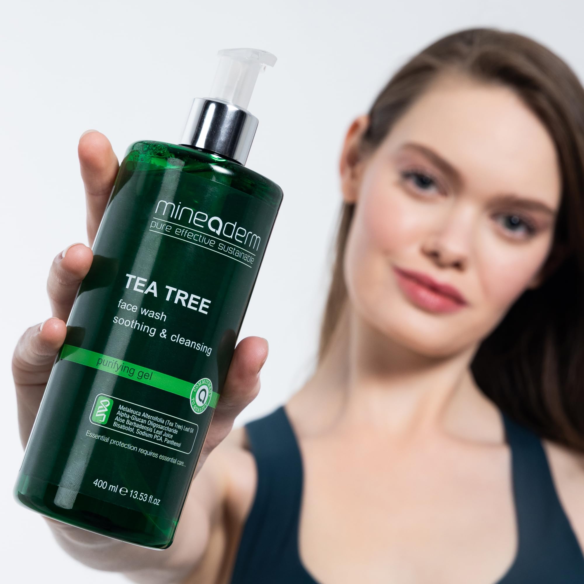 Mineaderm nettoyant visage arbre à thé – texture gel translucide pour une utilisation quotidienne.