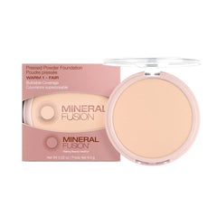 Mineral Fusion Poudre compacte ouverte montrant l'emballage et le boîtier élégant, prêt à l'application.