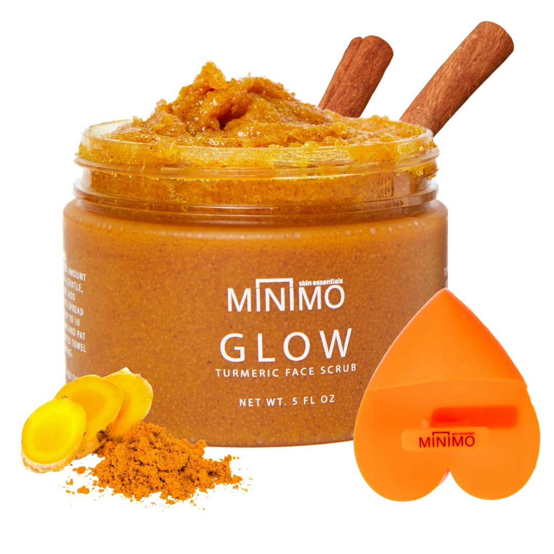 Minimo Glow gommage visage curcuma citron gâteau avec applicateur cœur pour un éclat naturel.