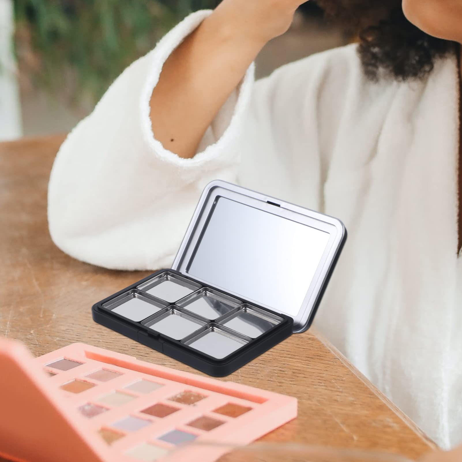Palette Minkissy vide polyvalente, idéale pour tester des combinaisons lors de voyages.